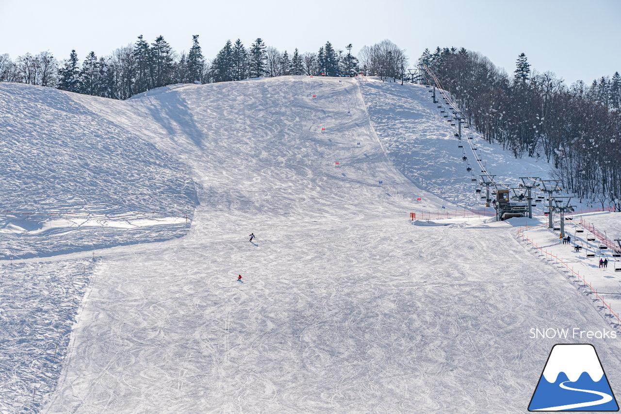 桂沢国設スキー場｜連日の冷え込みで雪質はドライ！美しく漂う綺麗な雪煙で遊んでみましょう♪